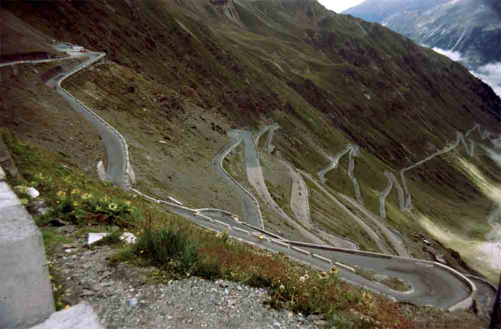 Italia 23 - Passo del Stelvio - carretera 2758 m..jpg